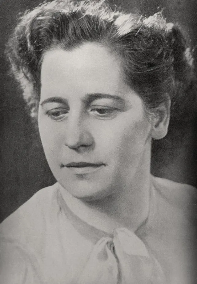 Portrait of medium Beatrice Brunner at the start of her mediumistic work